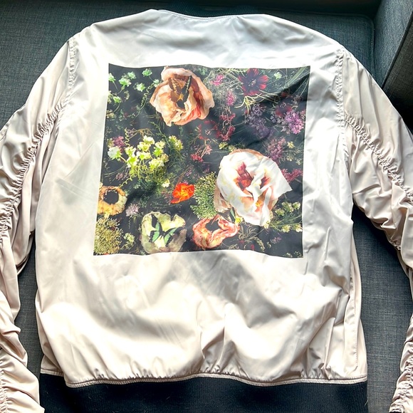 Forever 21 Other - Mens brand new light weight bomber jacket flower detail on back